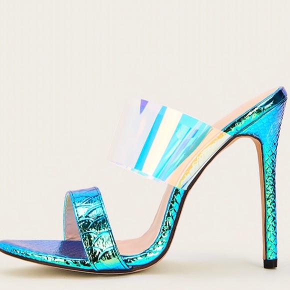 UK size 7  $25 or best offer - Picture 2 of 3